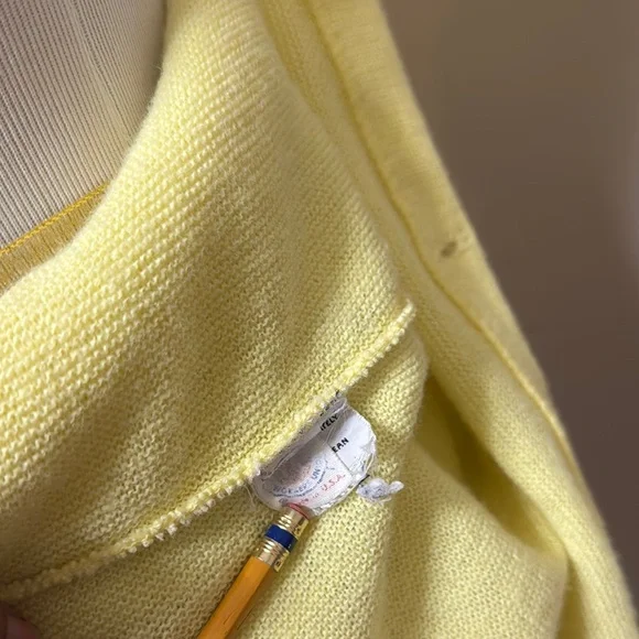 VINTAGE IZOD/Lacoste Yellow Cardigan Sweater Unisex Size L pre-owned. - Picture 6 of 8